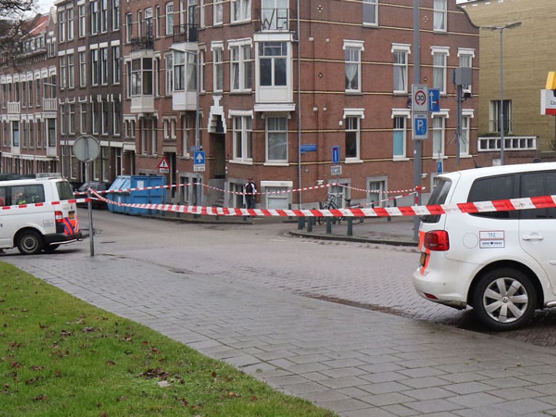 De politie heeft de weg afgezet