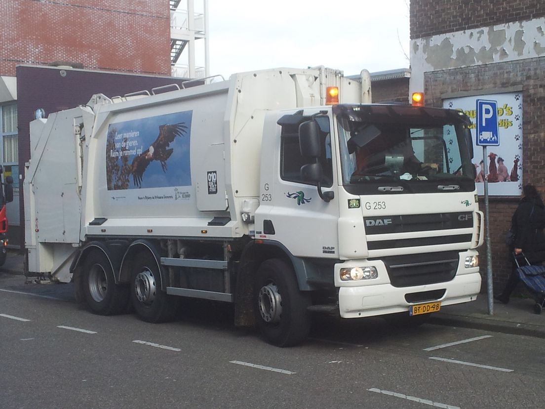 De bekende Roteb vuilniswagen