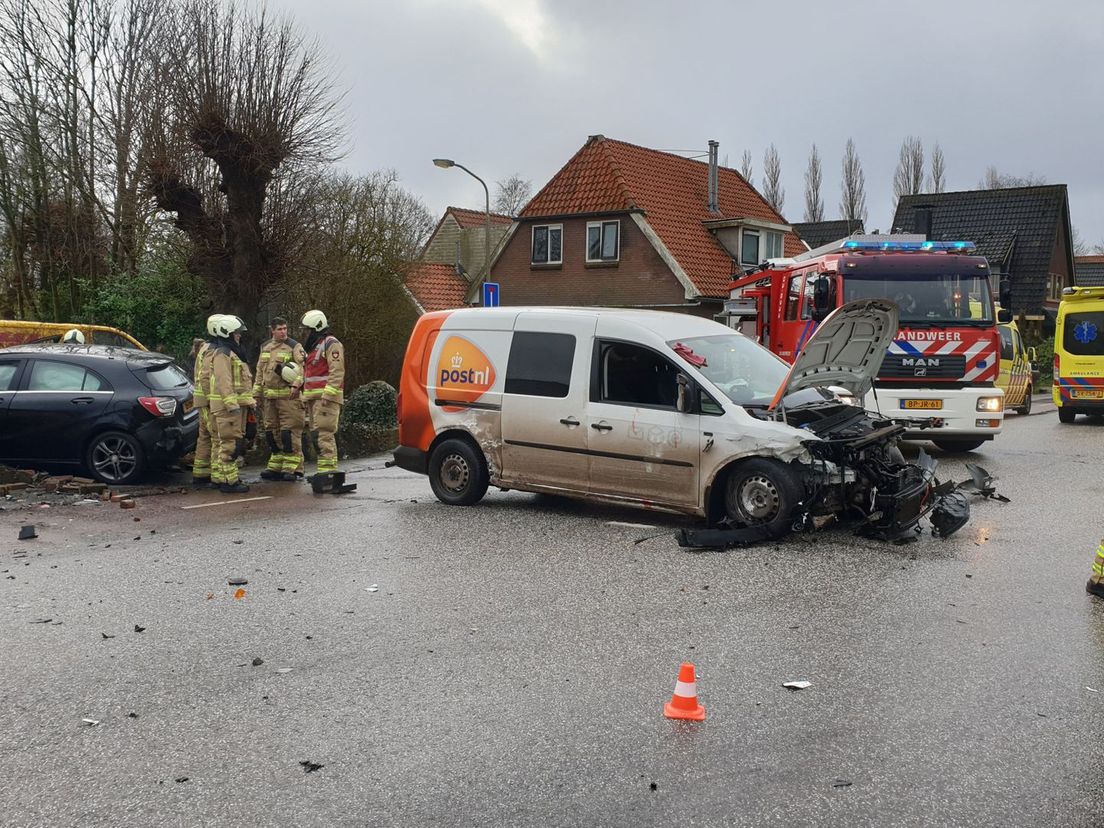 Gewonden Bij Botsing, Auto Belandt In Tuin - RTV Drenthe