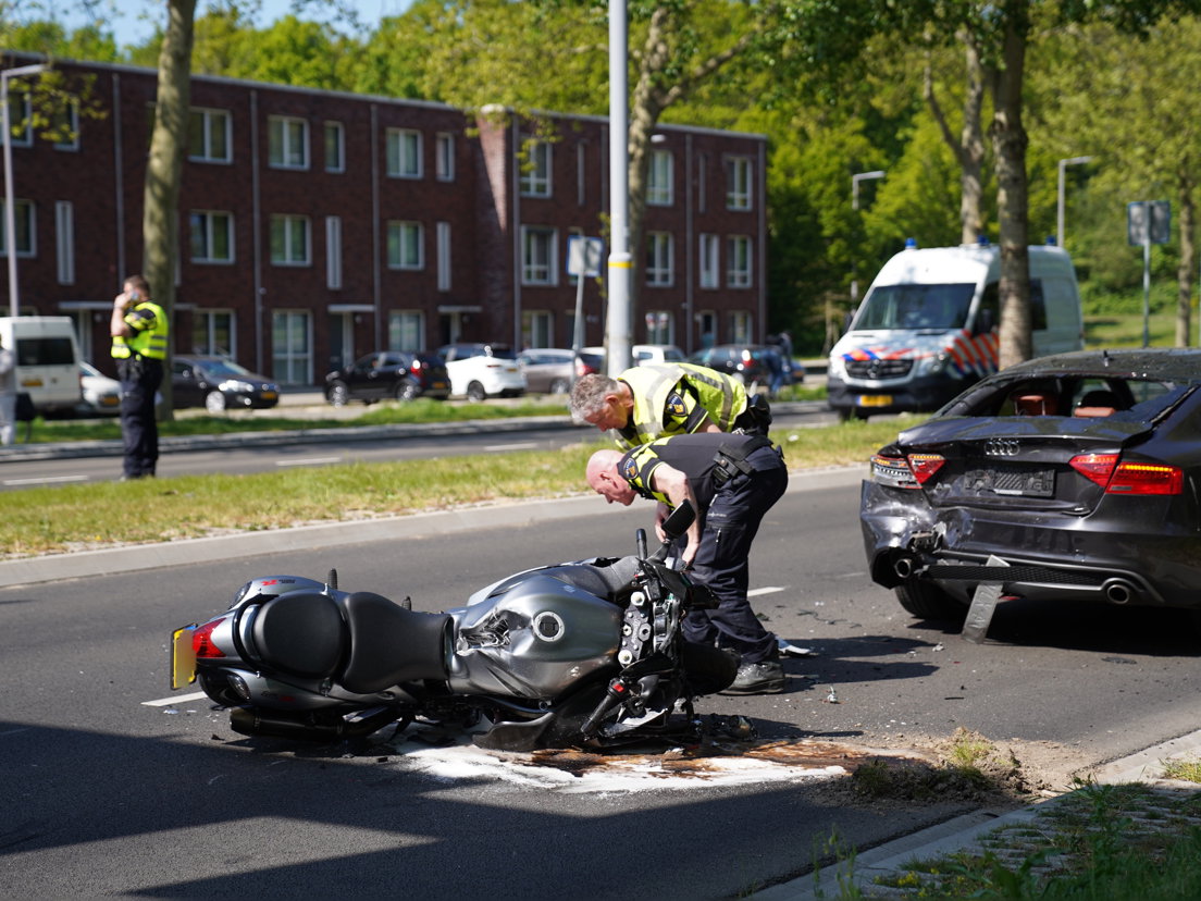 Het ongeluk aan de Aveling in Hoogvliet (Bron: MediaTV - Killian Lindenburg)