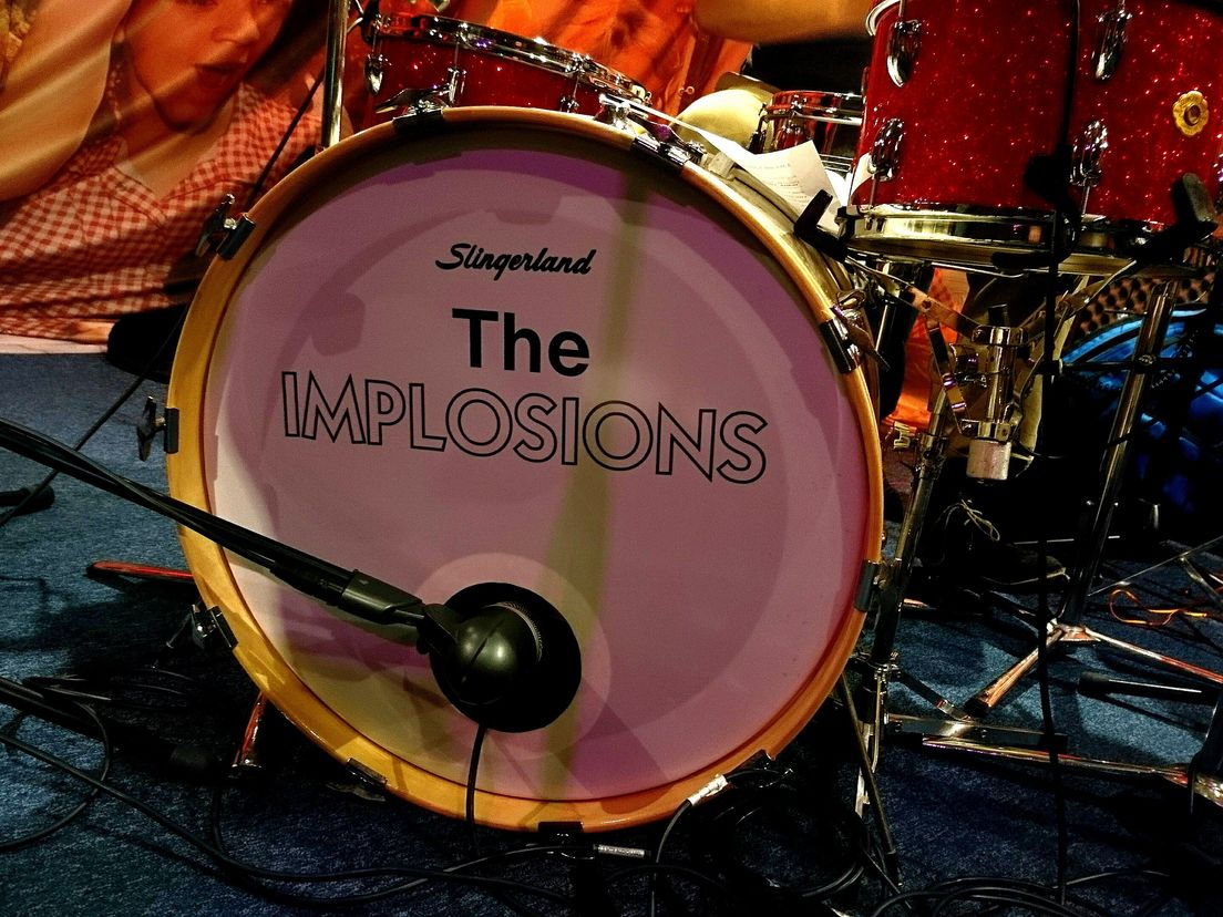 THE IMPLOSIONS IN LIVE UIT LLOYD