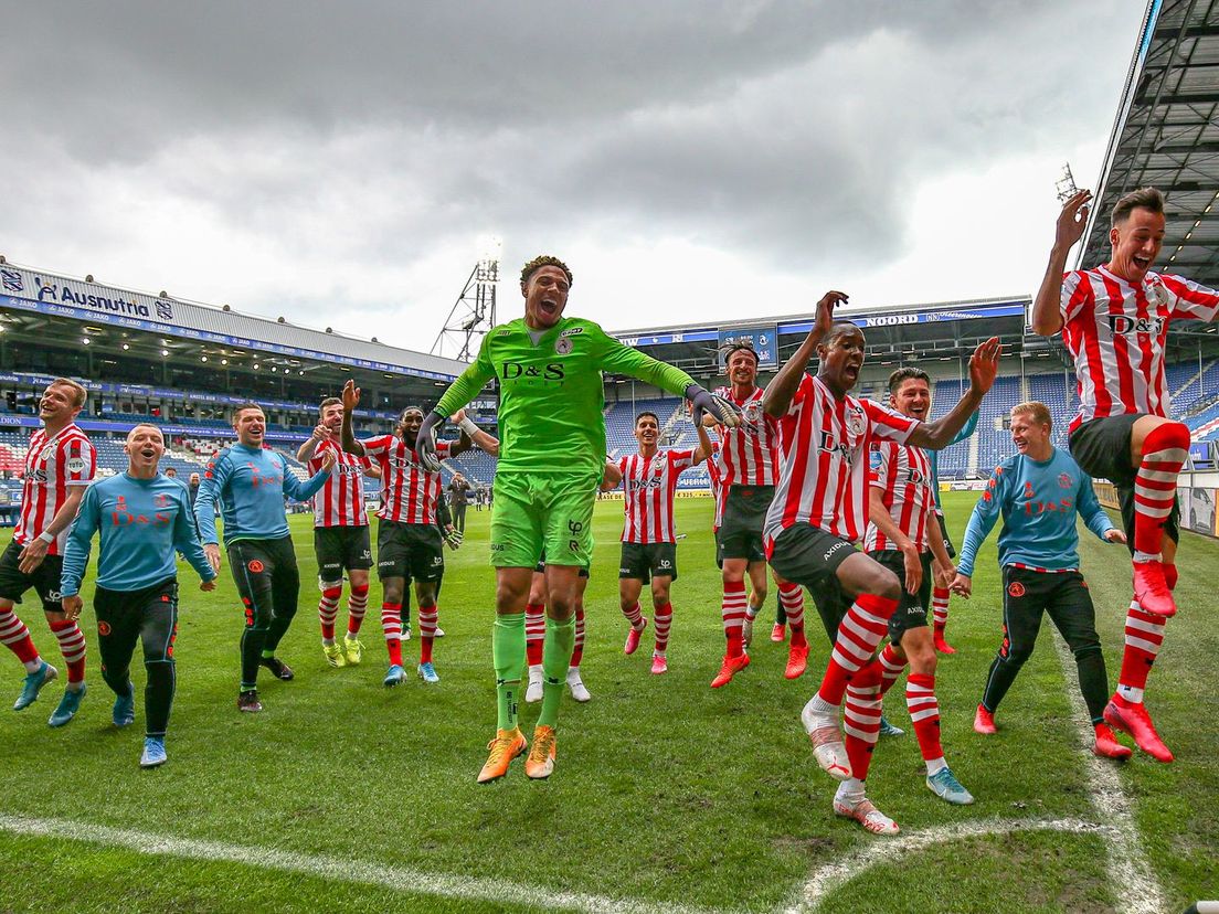 Sparta viert in Heerenveen het feestje na het behalen van de play-offs