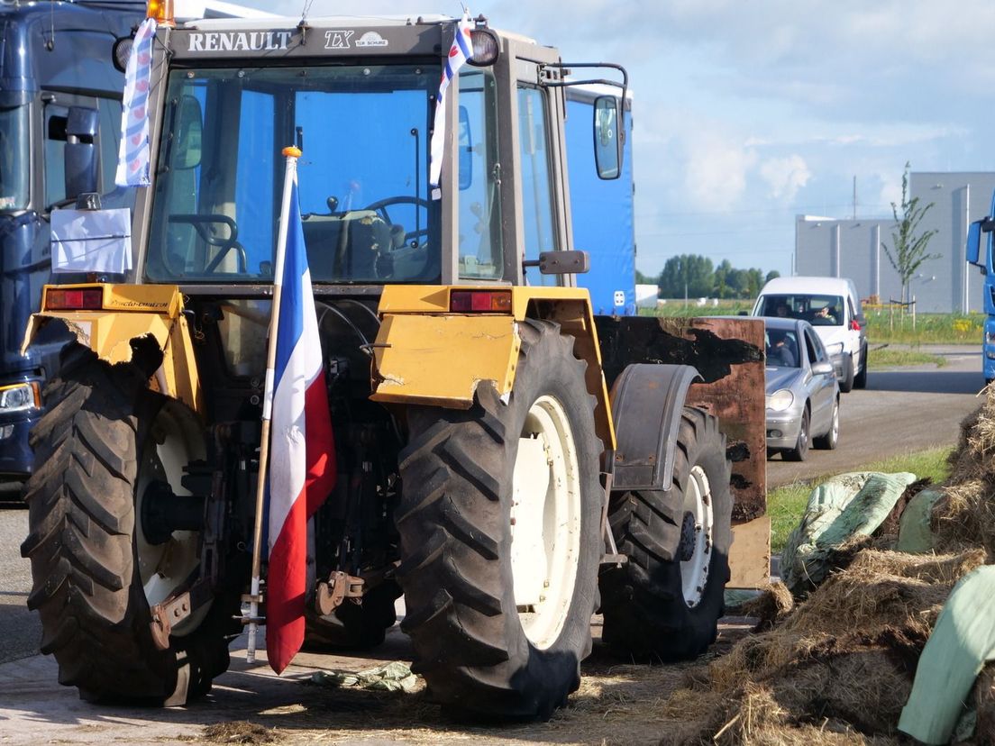 Weer acties van boeren: blokkade bij distributiecentrum in Heerenveen