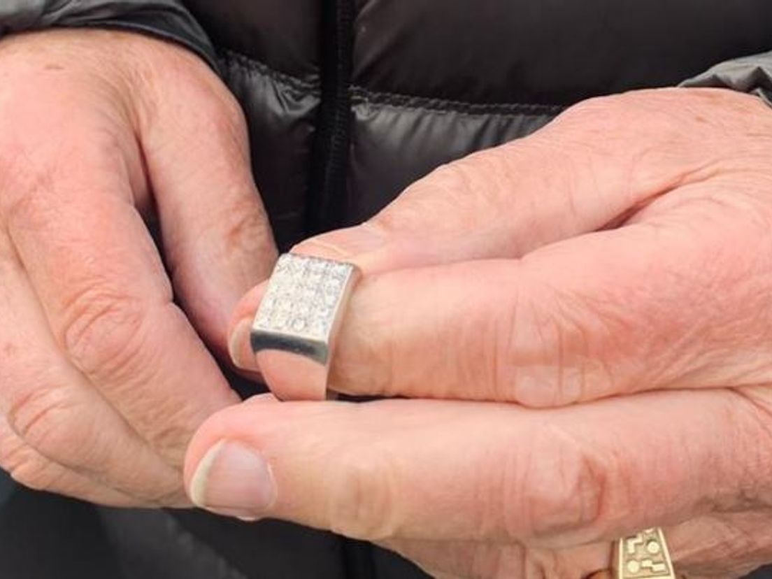 De desbetreffende ring.