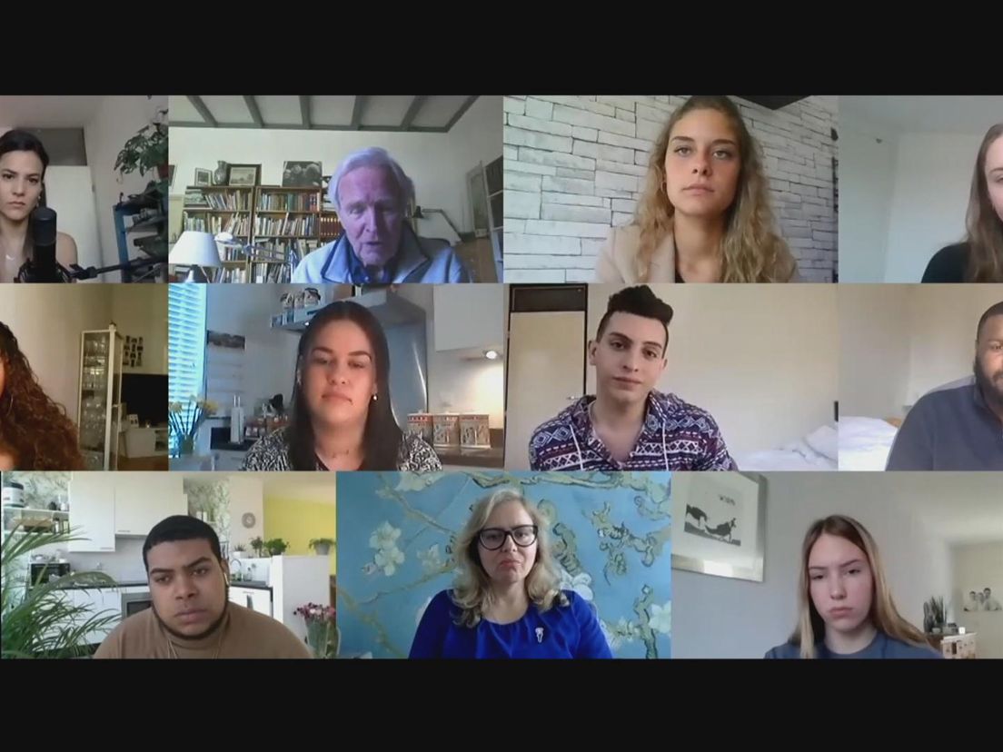Jong en oud praten over vrijheid in korte onlinefilm