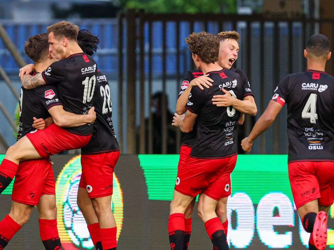 Excelsior viert de voorsprong op Heracles Almelo