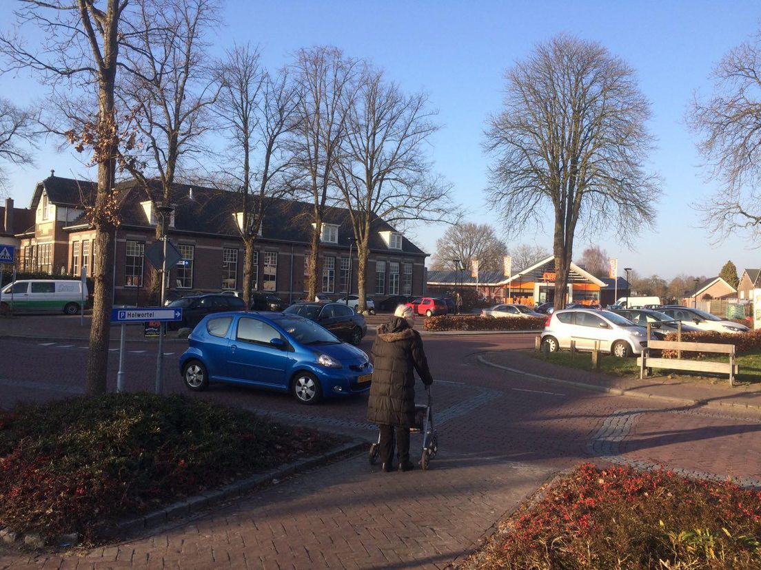 De Wijk wil veilige oversteekplaatsen in de Dorpsstraat (Rechten: RTV Drenthe/Hielke Meijer)