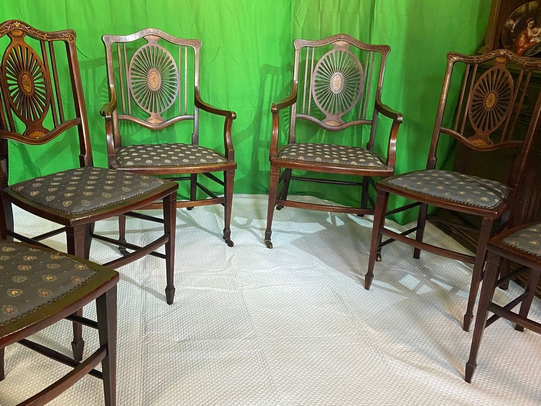 De complete set stoelen van 'Ranger Rob', mogelijk gemaakt door de gebroeders Adam
