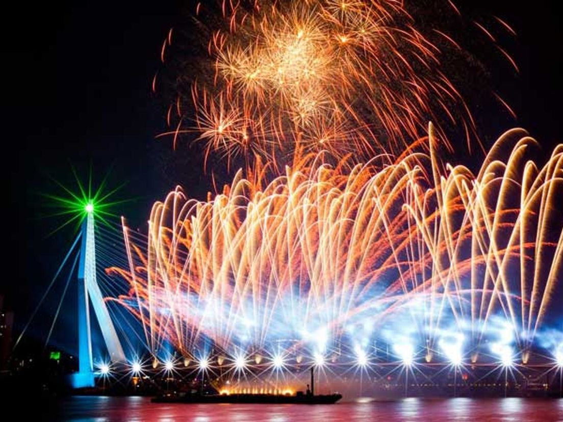 Vuurwerk bij de Erasmusbrug