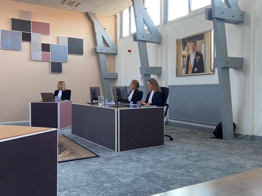 De nieuwe rechtszaal op de zolderverdieping van Huis van de Wijk Hillevliet