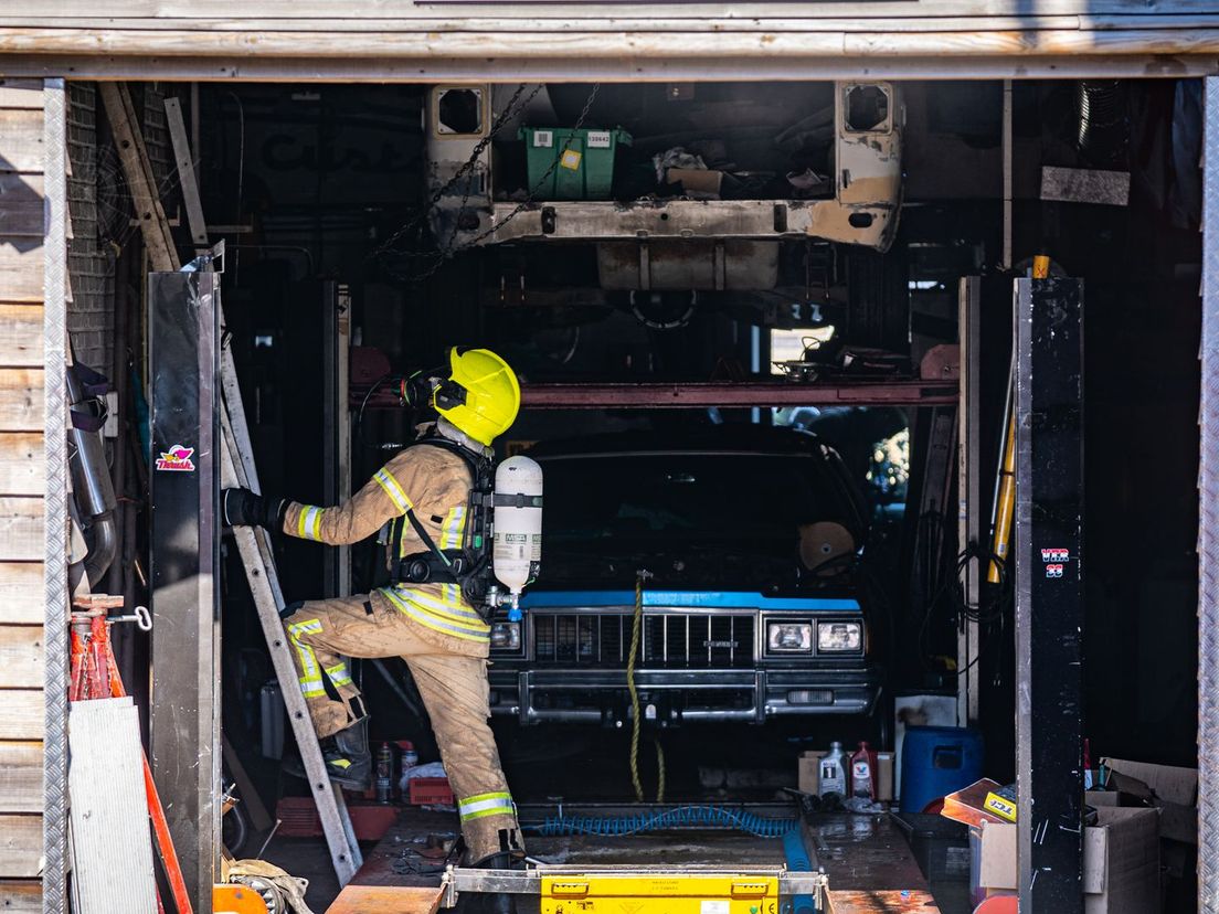 Fire in barn with special Chevrolets in Ooltgensplaat