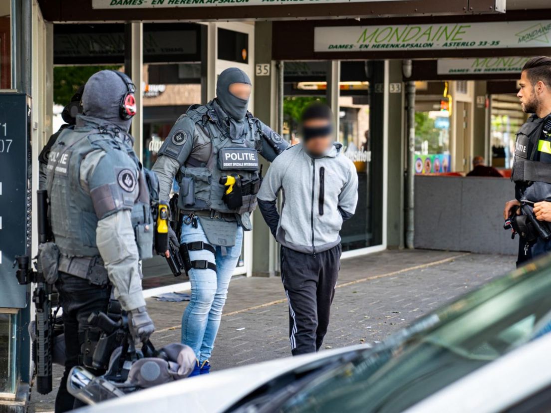 Man dreigt met vuurwapen in Rotterdam