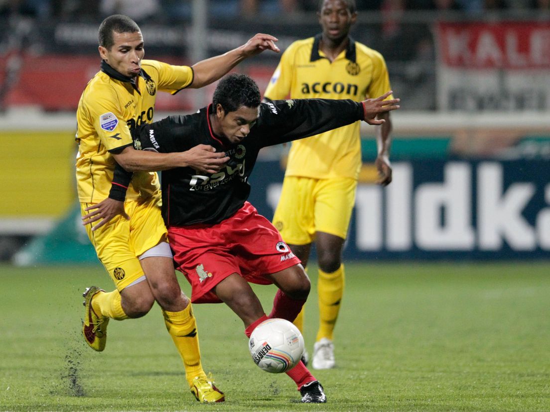 Anouar Hadouir (l) in dienst van Roda JC.