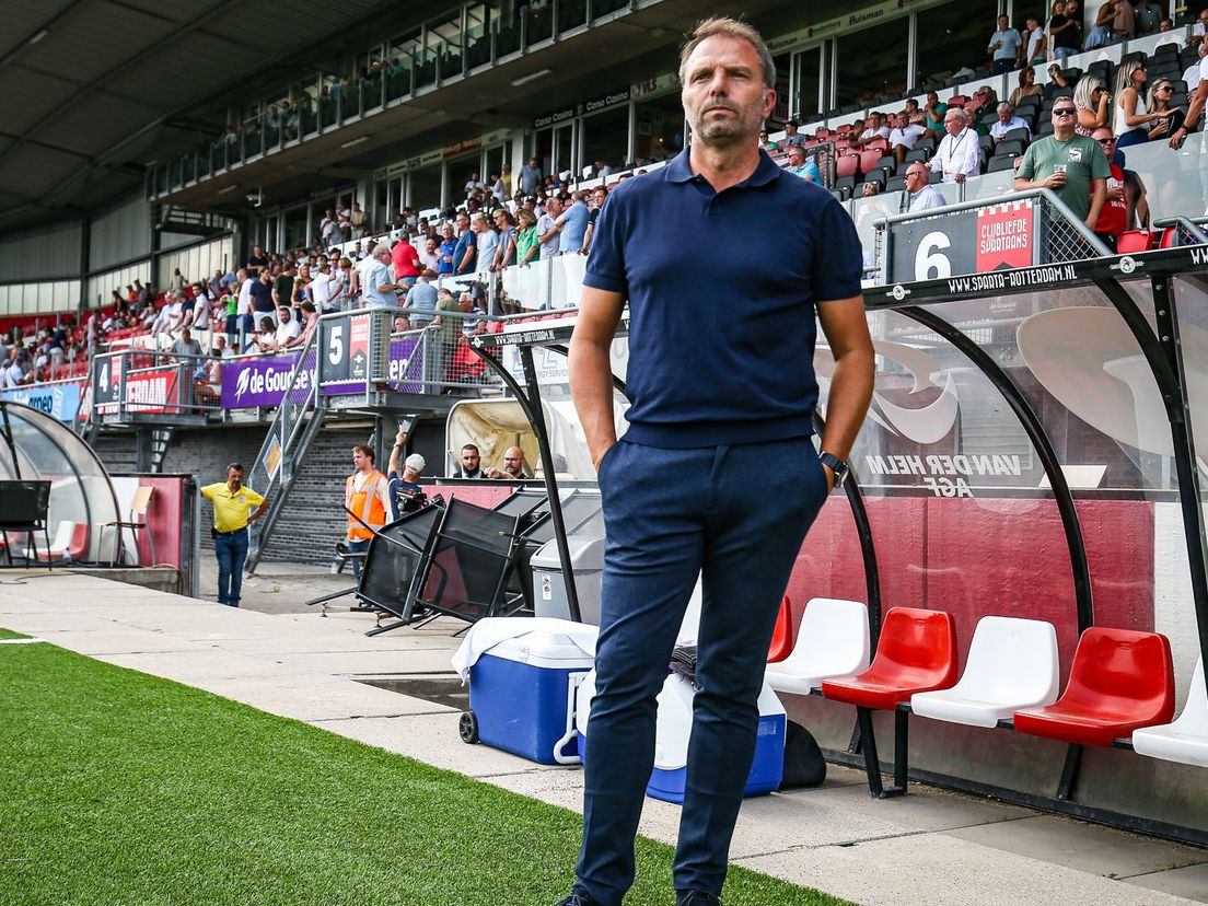 Maurice Steijn langs de lijn tijdens Sparta-AZ