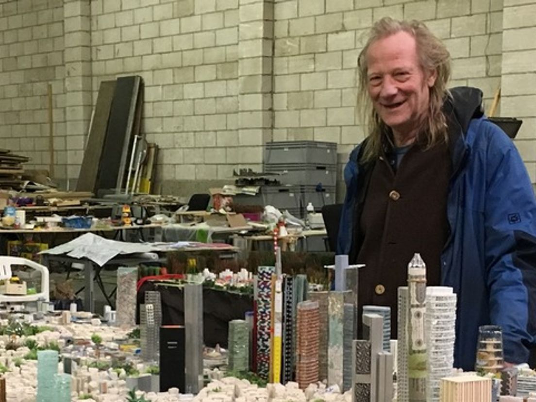 Rotterdamse kunstenaar bouwt maquette Frankfurt