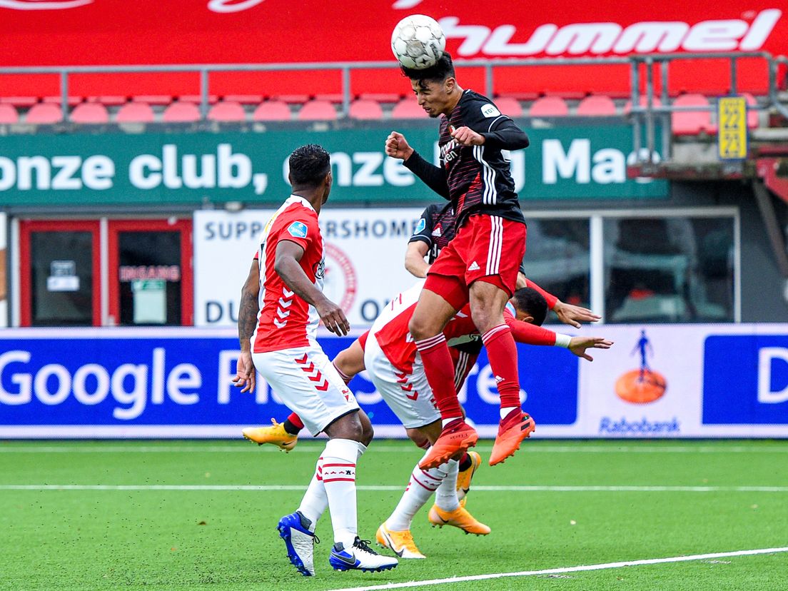 Naoufal Bannis kopte Feyenoord naar de overwinning bij FC Emmen.