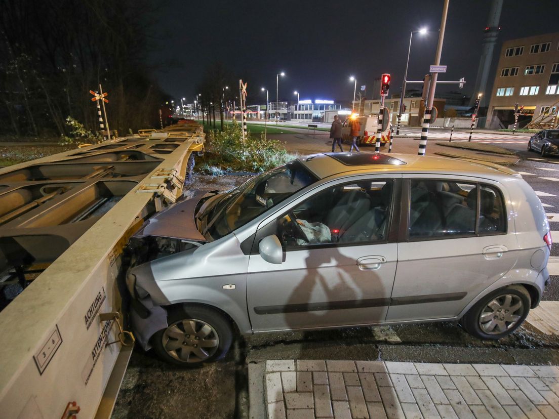 De materiële schade van de aanrijding bij de Korperweg is fors.