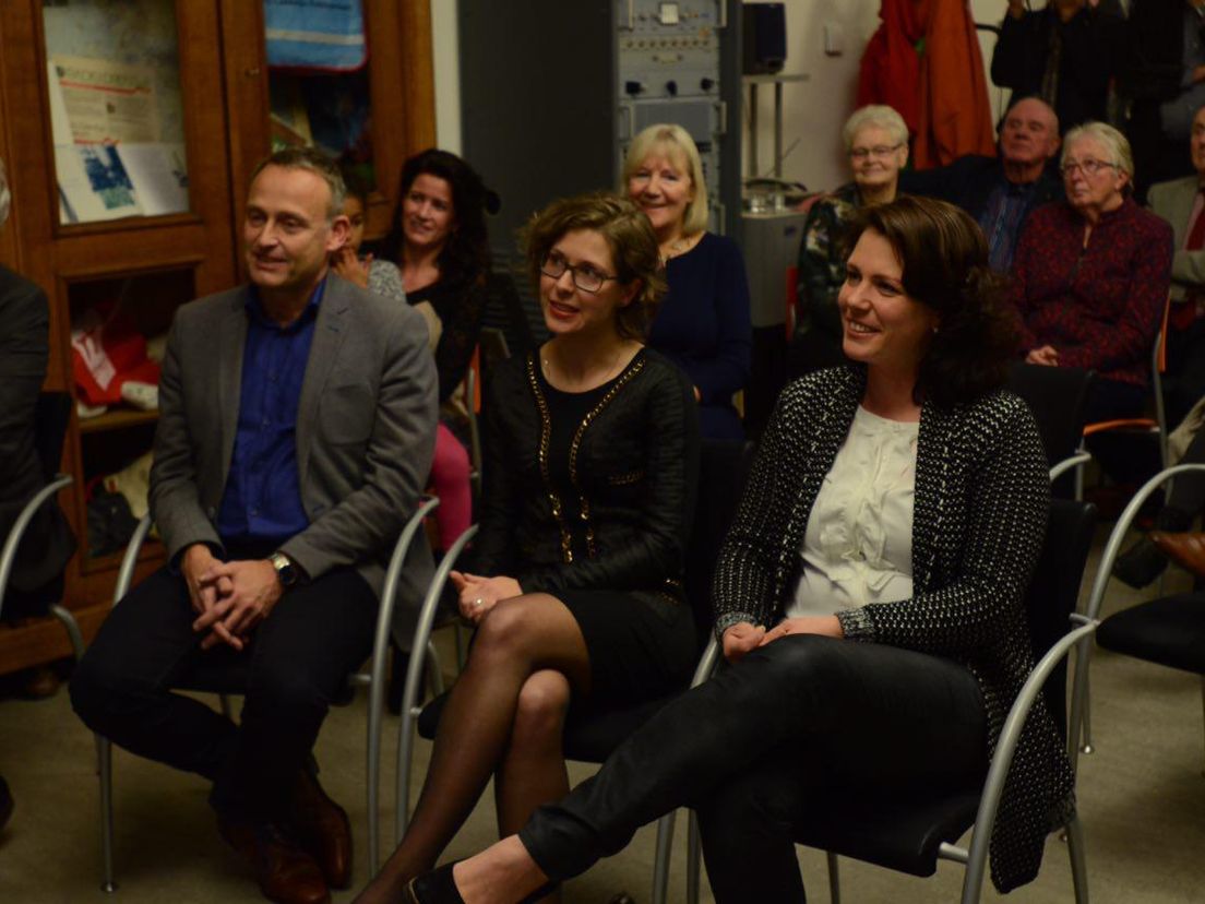 Politiek Talent Riëtte Wollerich (rechts), met naast haar de genomineerden Jan Bos en Bernadette van den Berg (Rechten: Jeroen Kelderman / RTV Drenthe)
