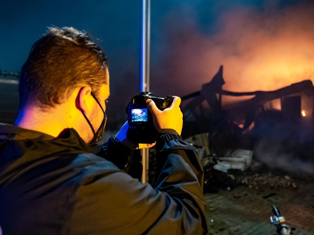 Joey in actie bij een grote brand in Capelle in november 2021