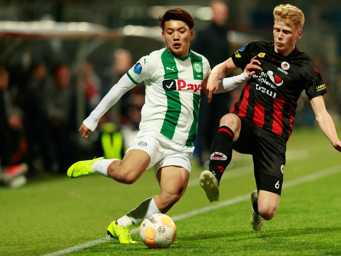 Jerdy Schouten in duel met Ritsu Doan van FC Groningen eerder dit seizoen.