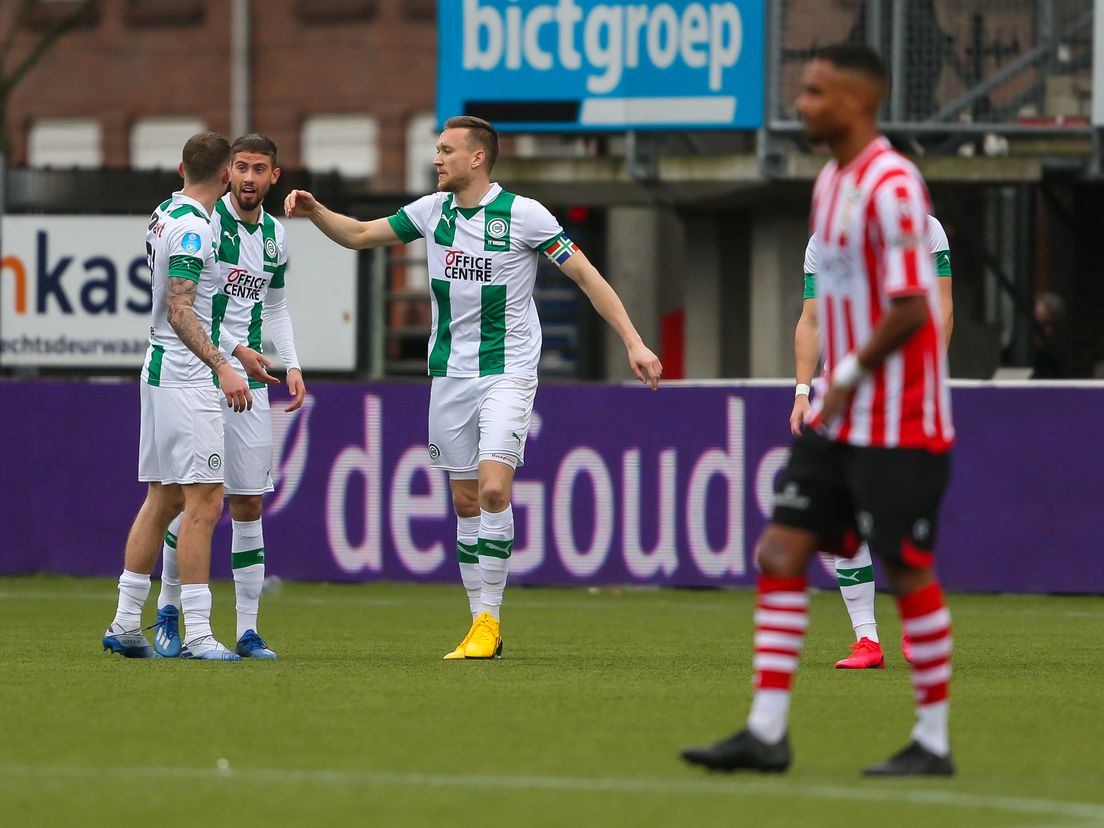 FC Groningen viert de goal tegen Sparta.