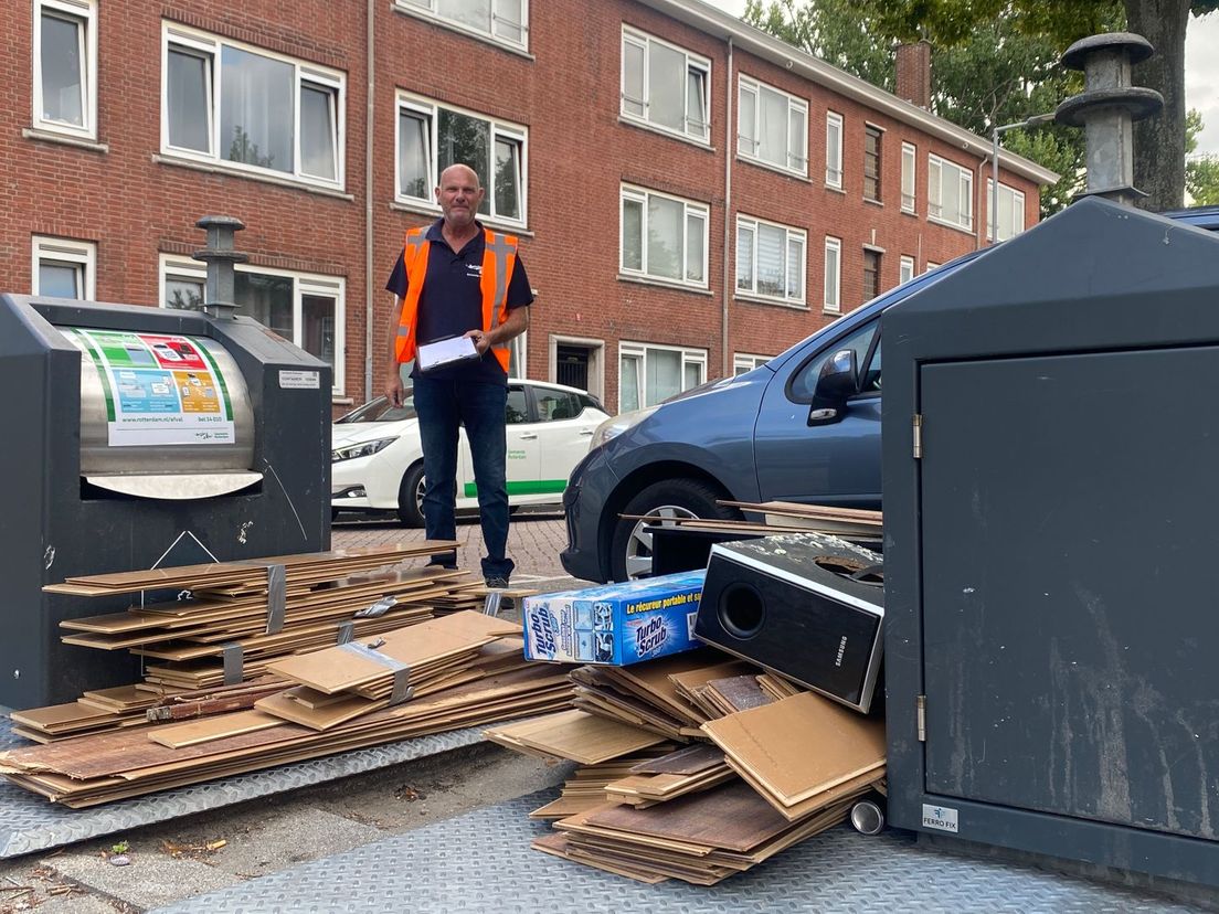 Ton Offermeijer maakt grof vuil melding bij container in Rotterdam-Carnisse