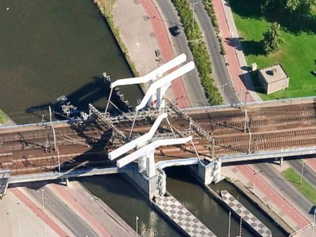Spoorbrug over de Schie - Foto Google Maps