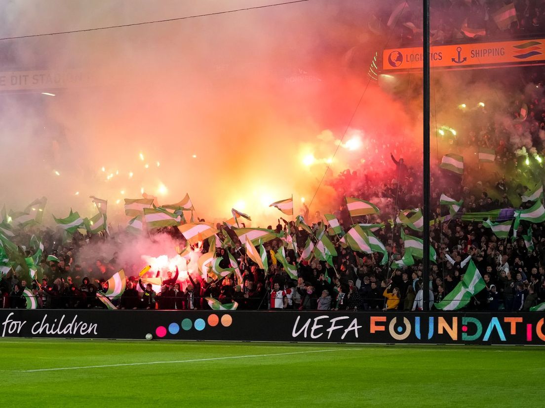 Vuurwerk in De Kuip voor Feyenoord-Slavia Praag