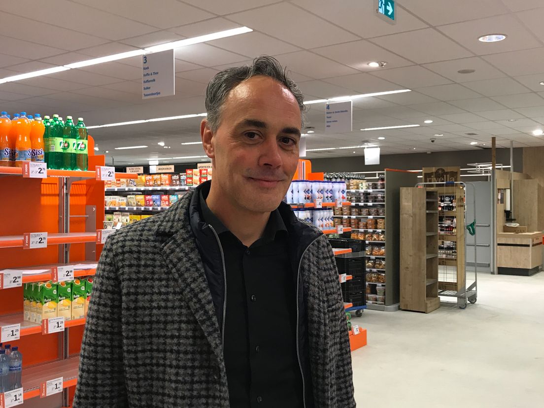 Eigenaar Hans Hendrikse van de AH Zuidlaren is dolblij met de nieuwe locatie, die jaren strijd kostte (Rechten: RTV Drenthe / Margriet Benak)