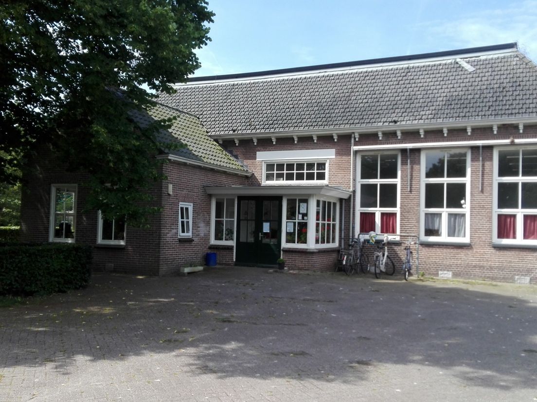 De oude school in Paterswolde Noord die moet wijken voor villa's (Rechten: Annemarie Machielsen)