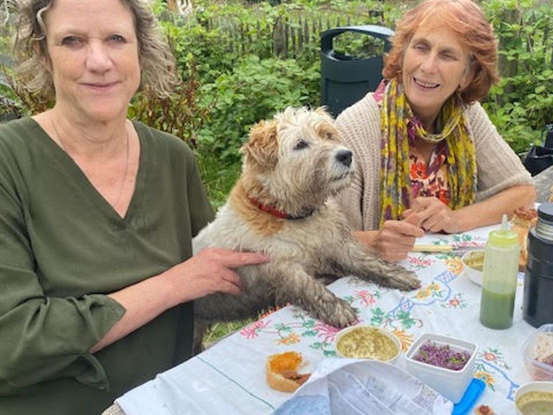 Picknickontbijtje met Chris Vemer, hondje Bep en Jet Manrho
