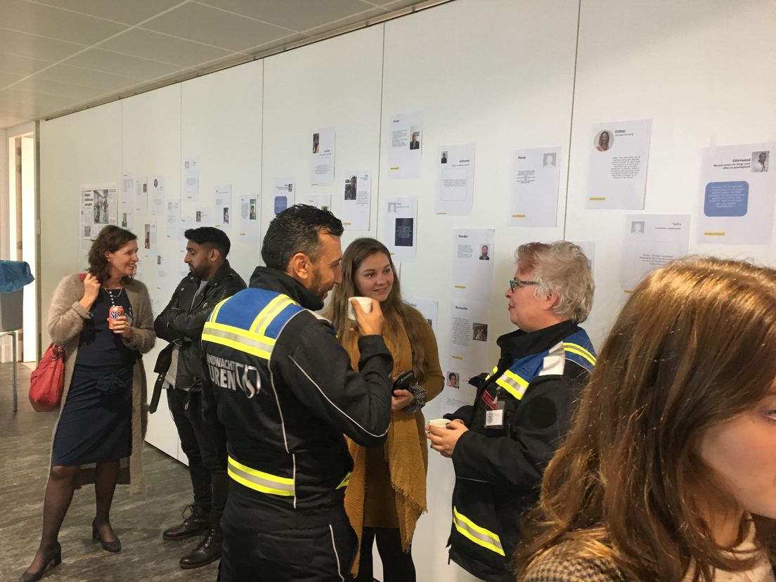 Zo'n 80 werkzoekenden hingen in de etalage op politiebureau Charlois