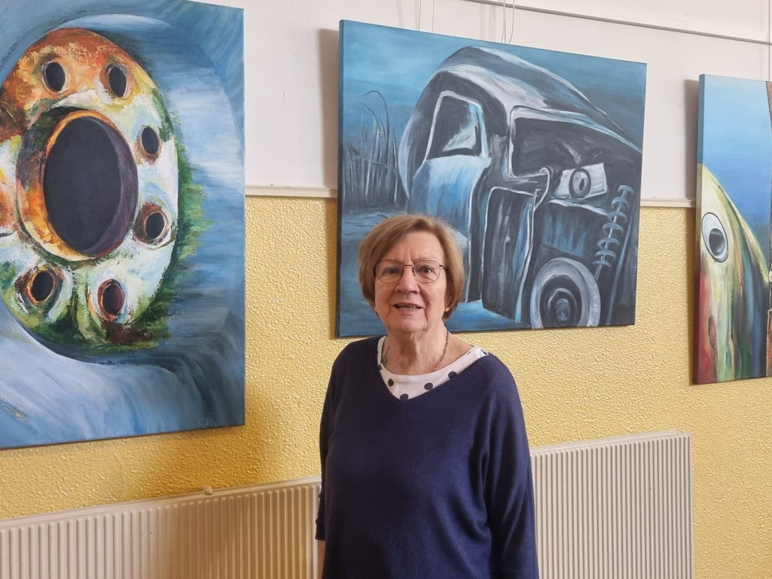 Kunstenaar Jenny Geukes wordt geïnspireerd door het autokerkhof