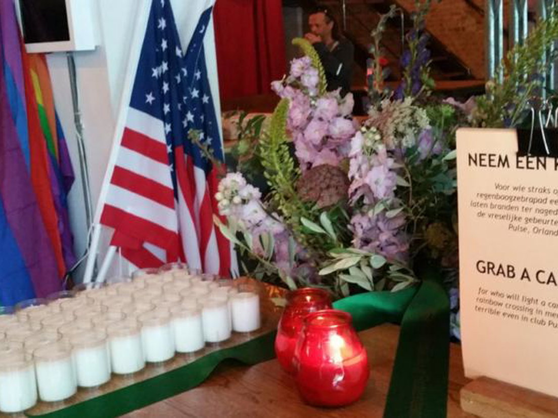 Kaarsen staan klaar voor de herdenking van de aanslag in Orlando