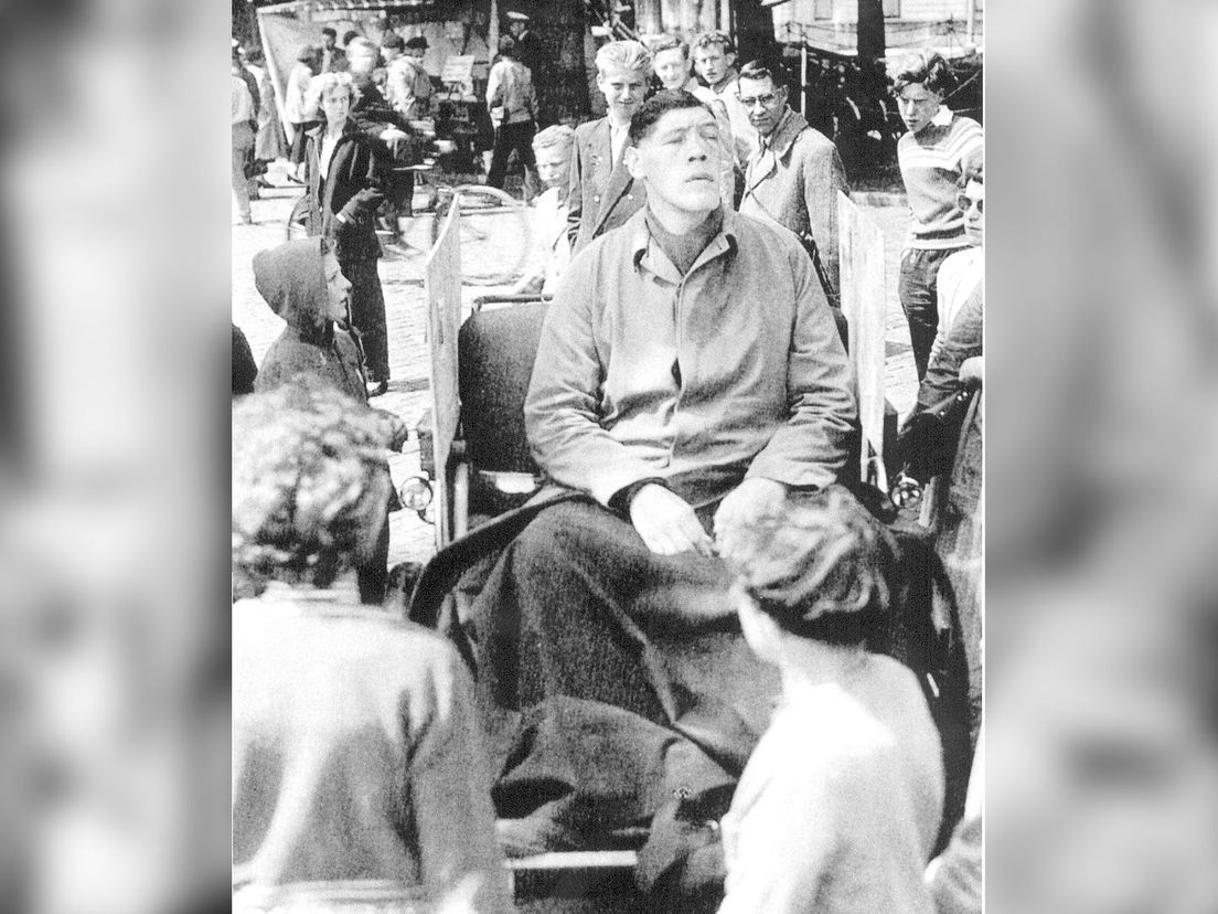 Na zijn val in 1954 was Rijn aan een rolstoel gekluisterd