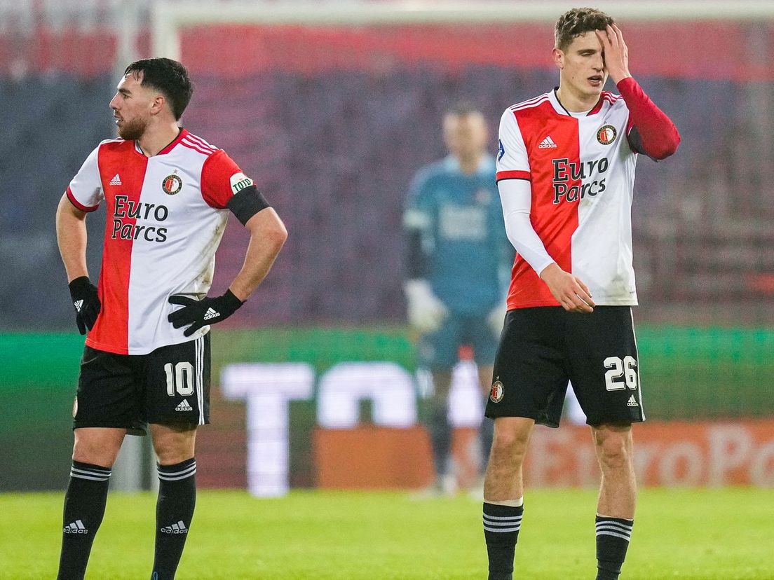 Orkun Kökcü en Guus Til balen na de 0-1 van Vitesse