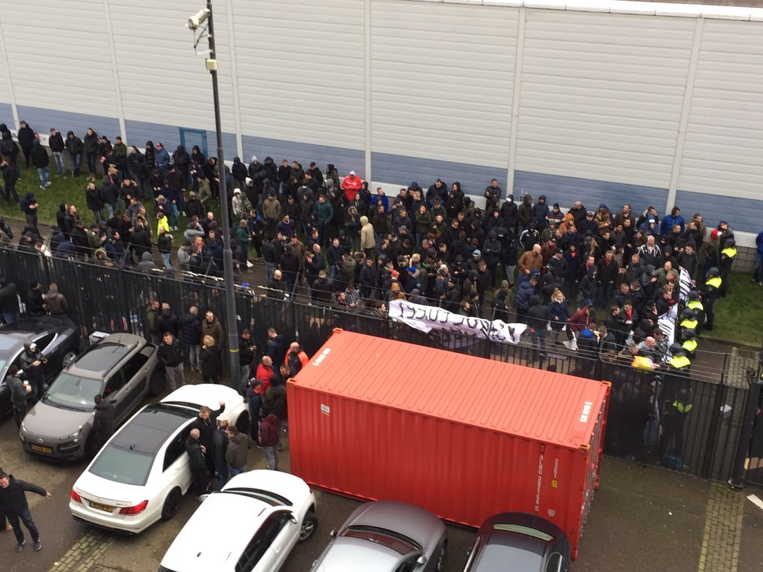 Supporters vastgehouden bij Feyenoord-Roda JC