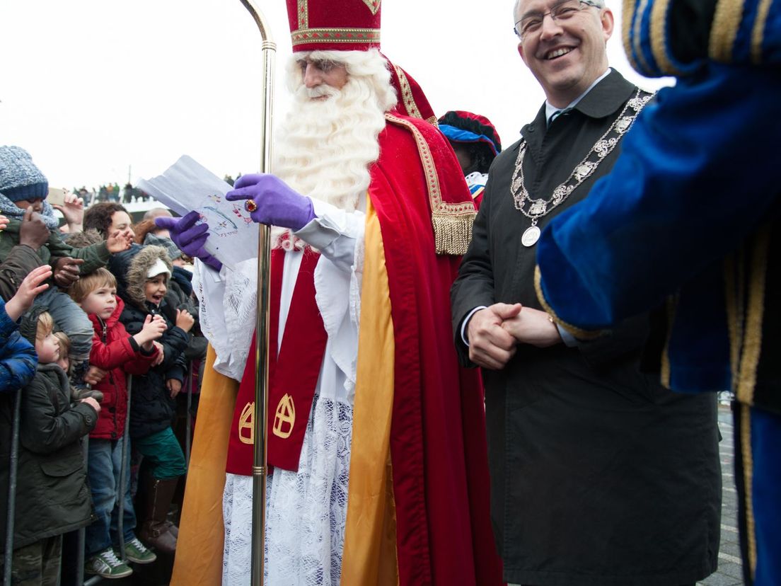 Dit jaar zal de Sint en zijn Pieten worden ontvangen door burgemeester Milène Juniu van Hellevoetsluis