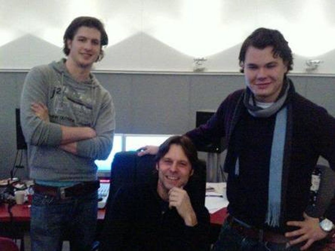 Hermeshouseband.cropresize.tmp.jpg