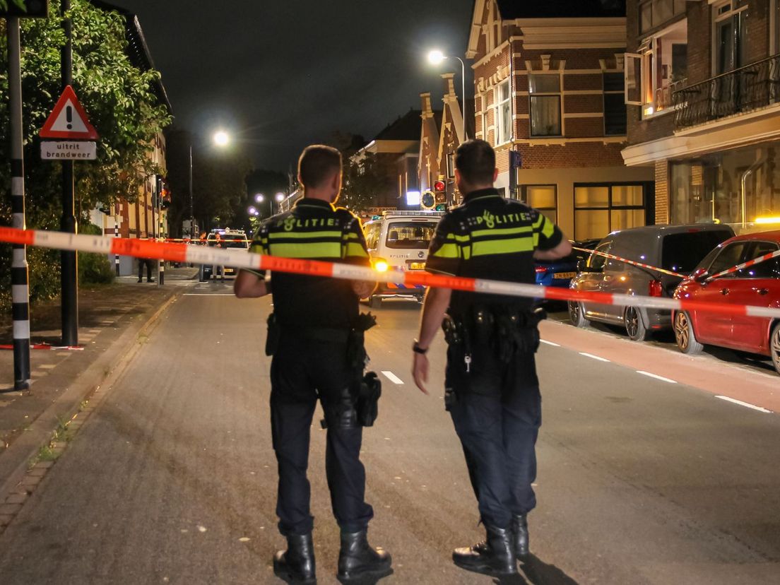 De politie doet onderzoek naar de schietpartij in Dordrecht