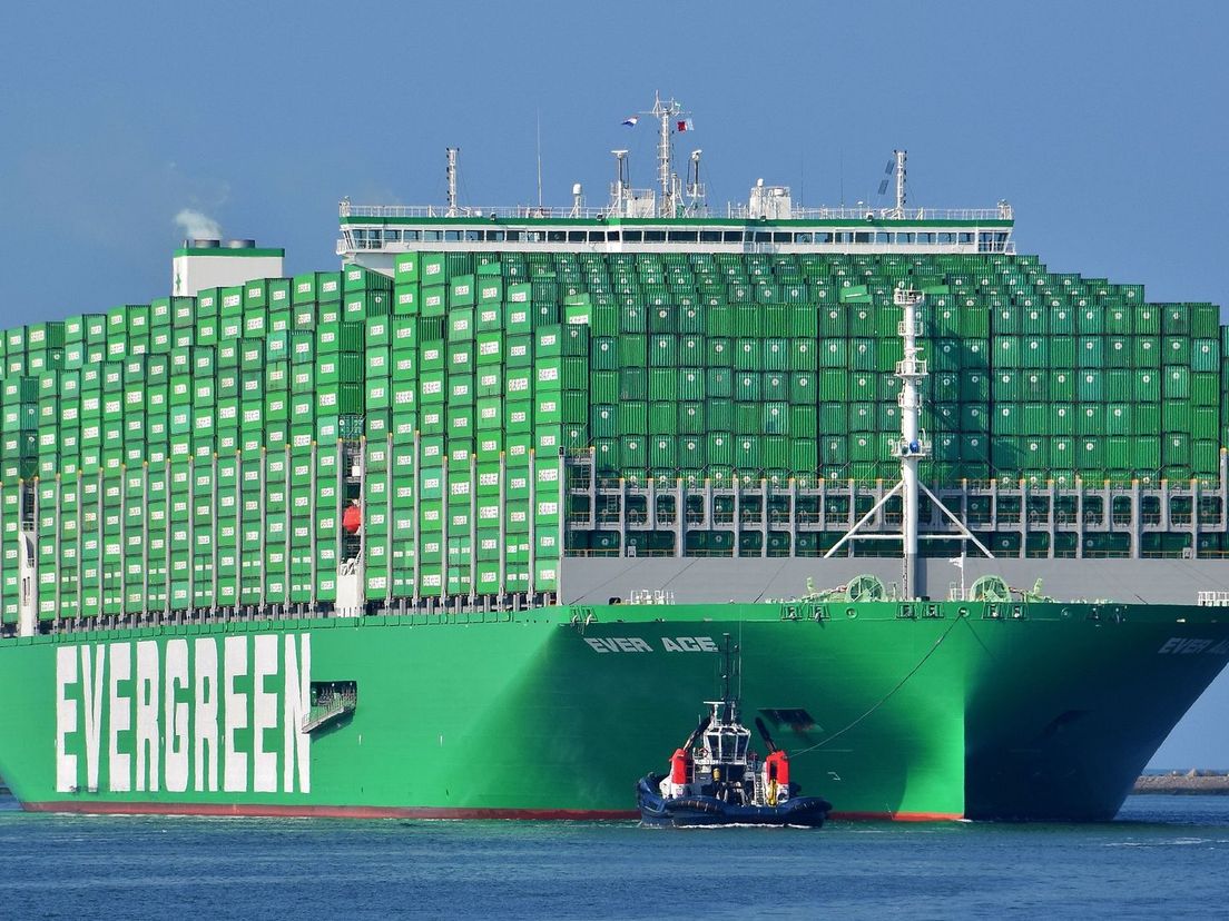 Groot, groter, grootst! Maar zit de overbelaste haven wel te wachten op het grootste containerschip ter wereld?