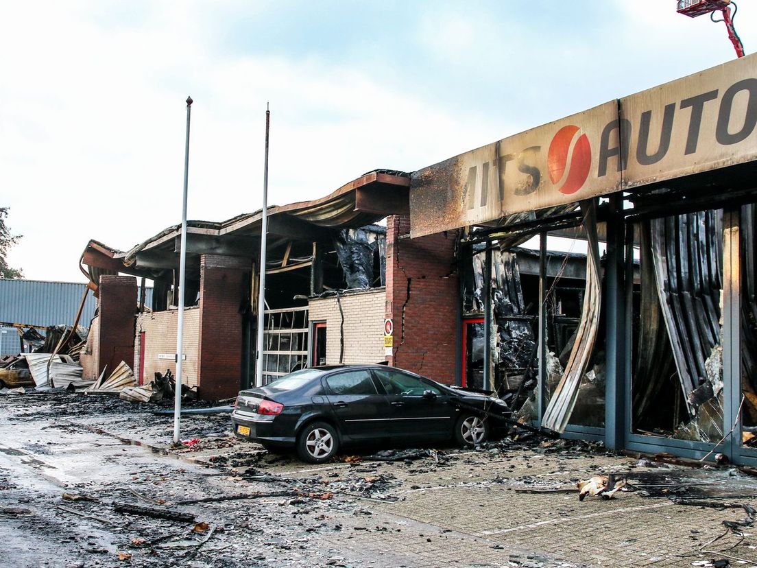Garage Smits Auto uitgebrand
