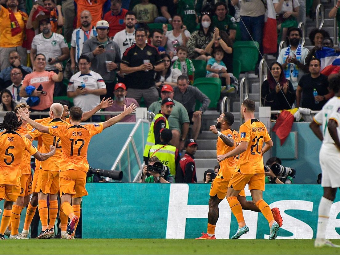 Nederland viert de belangrijke openingsgoal van Gakpo