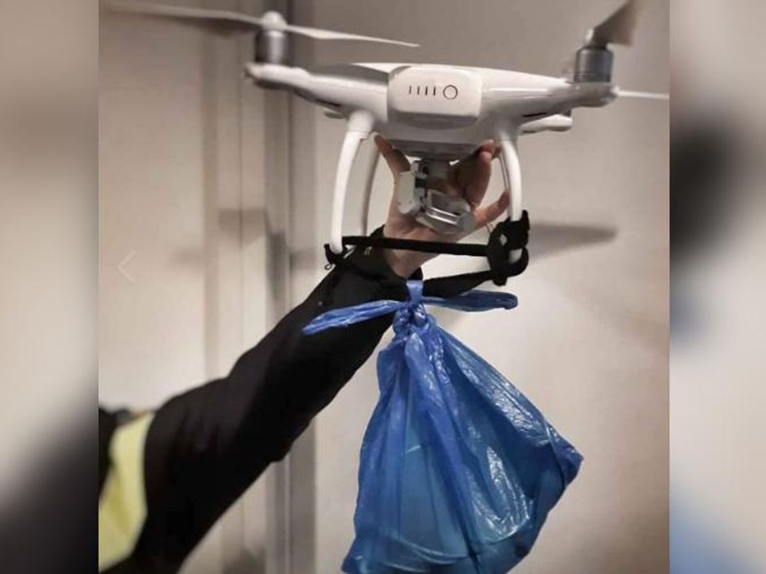 Drone met smokkelwaar: hasj en een mobieltje