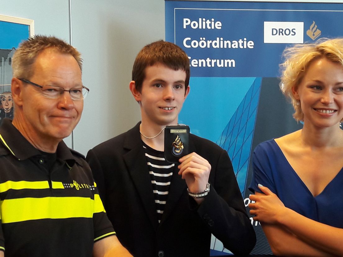 Raymond met Piet Melsen van de politie Rotterdam en Flikken Rotterdam actrice Maartje van der Wetering
