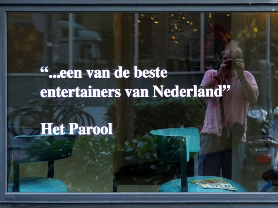 Quote over Richard Groenendijk uit recensie op een ruit van Oude Luxor.