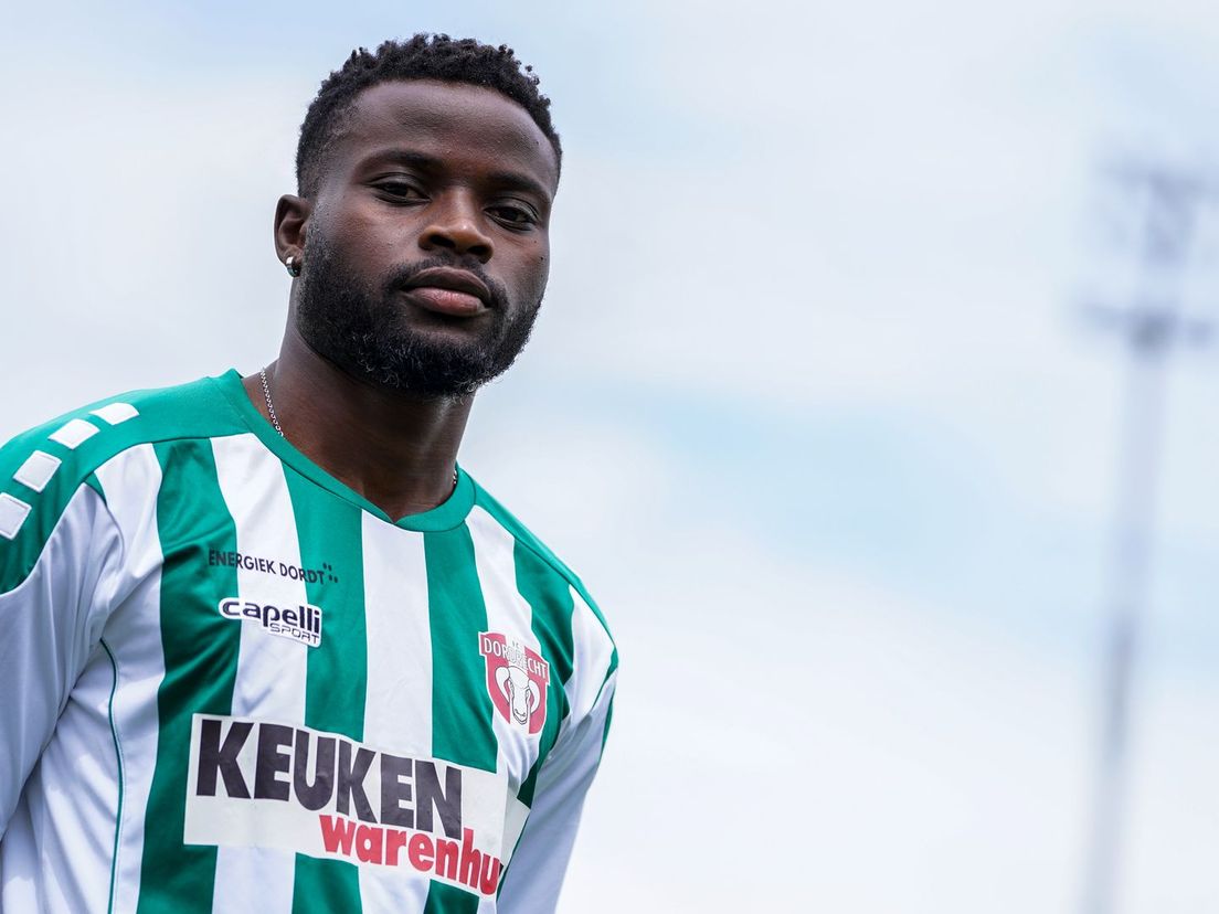 Malhory Noc in het shirt van FC Dordrecht