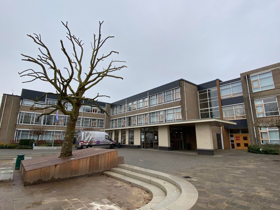 Snelle sluiting middelbare school: 'Eerste reactie is kort gezegd