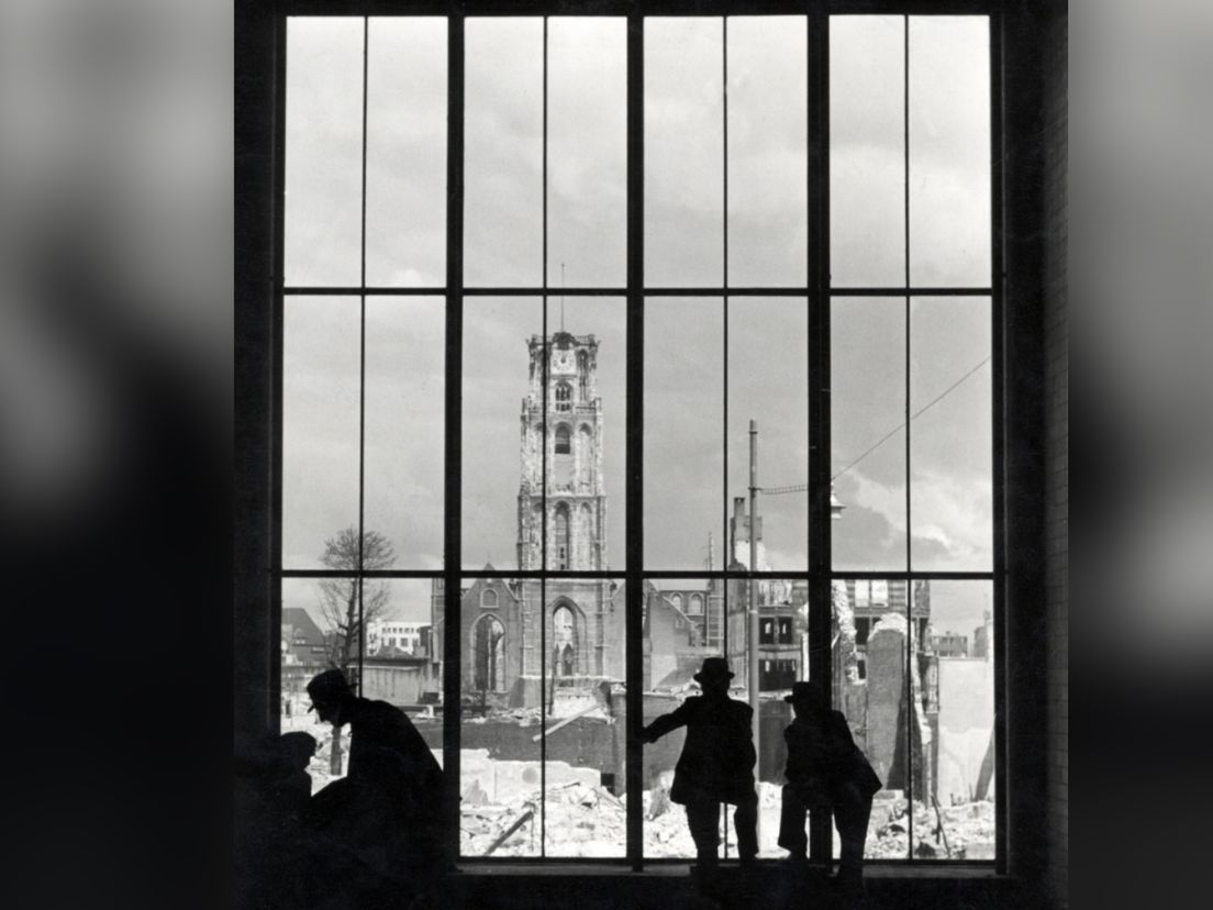 De Laurenskerk na het bombardement. Bron: Wiel vd Randen/Collectie Spaarnestad,Nationaal Archief