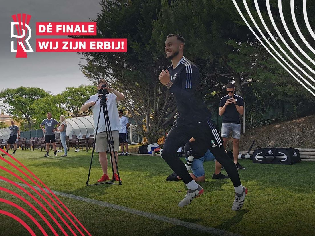 Justin Bijlow kwam met een grote glimlach op het veld van het trainingskamp van Feyenoord